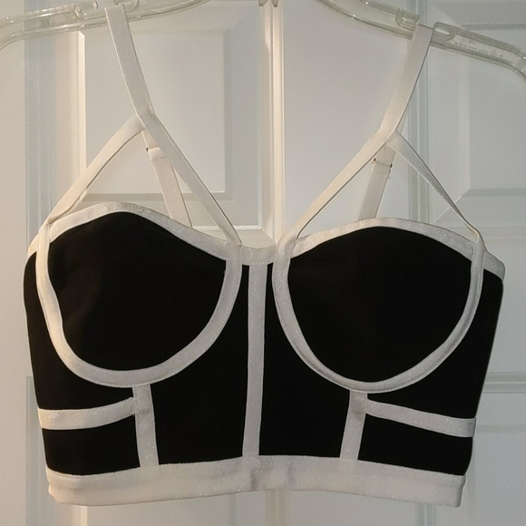 Black and white crop top - Picture 1 of 4